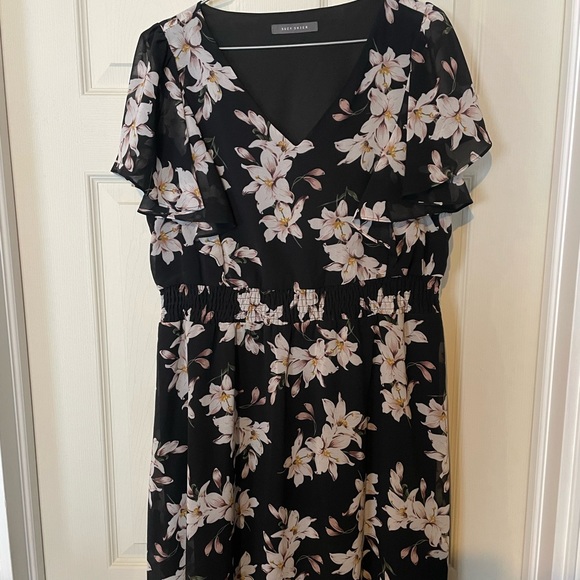 Suzy Shier black and white floral dress - Picture 1 of 5